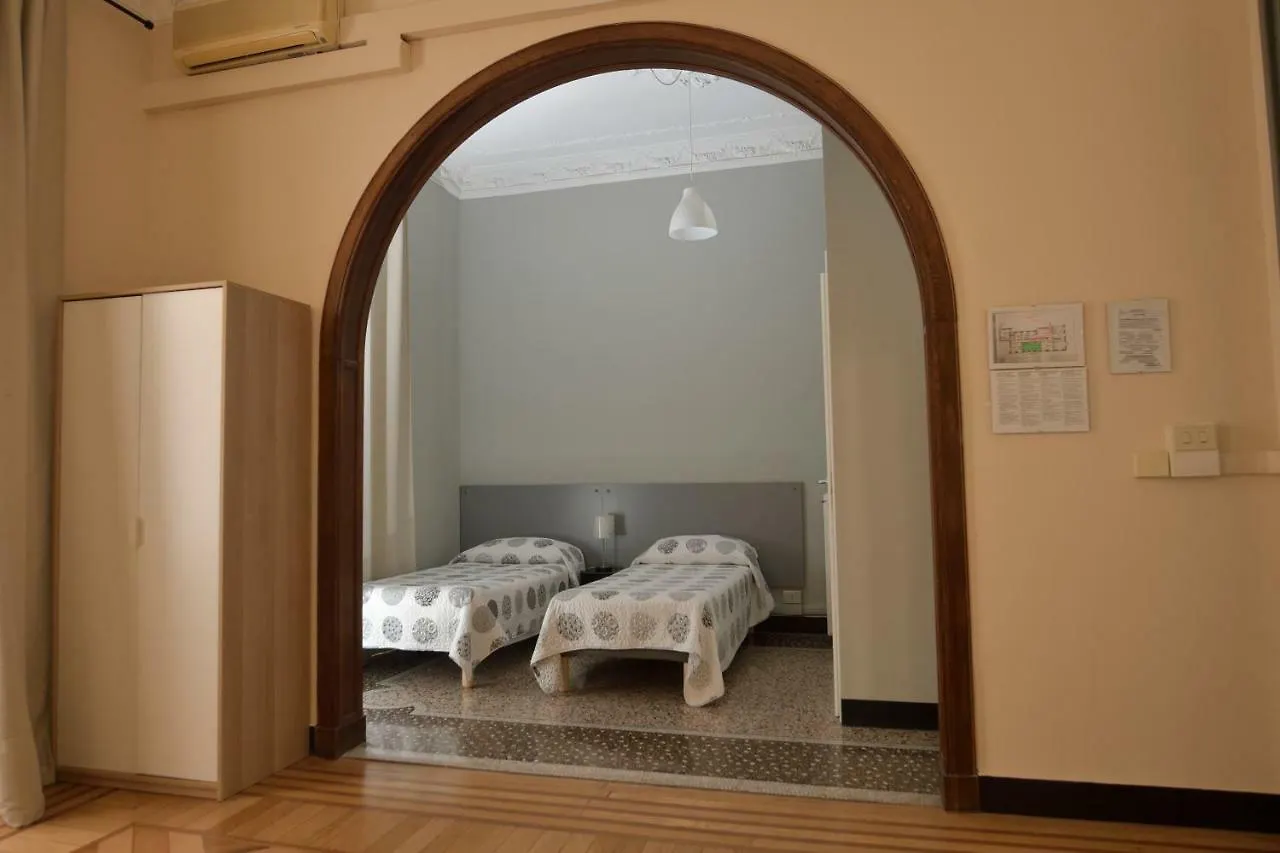 *** Gasthof Check-Inn Rooms Genova Centro Italien